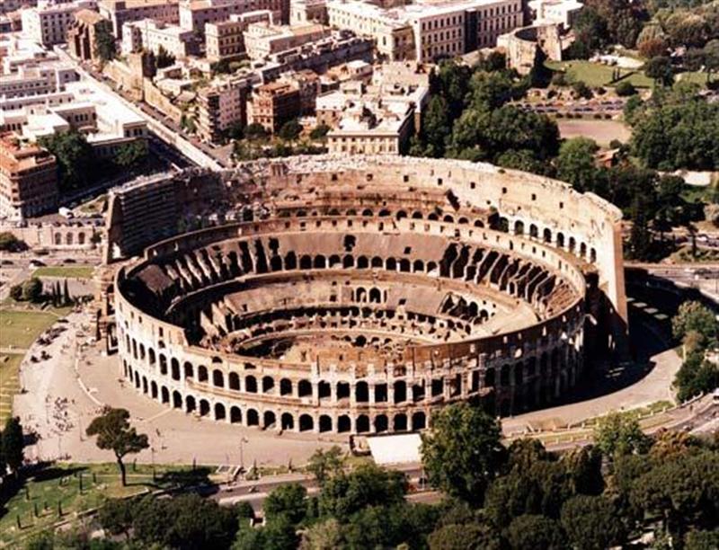 colosseum_in_rome-726339 (medium).jpg