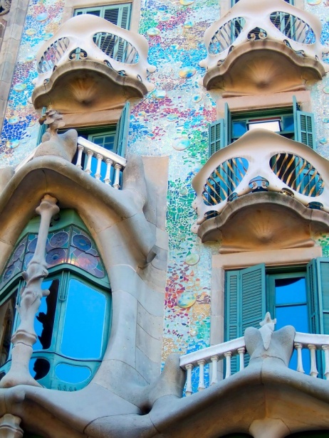 http://www.lagprisflyg.nu/wp-content/uploads/2009/02/gaudi_casa_batllo_02.jpg